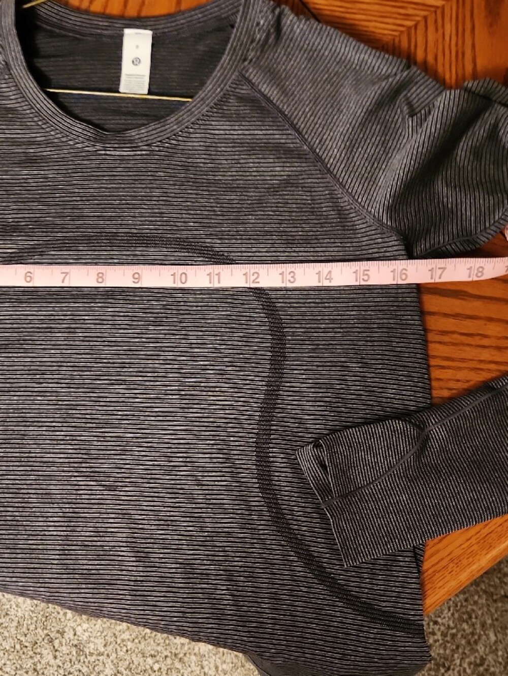 lululemon athletica Women's Dark Gray Crewneck Athletic Top - Picture 3 of 6